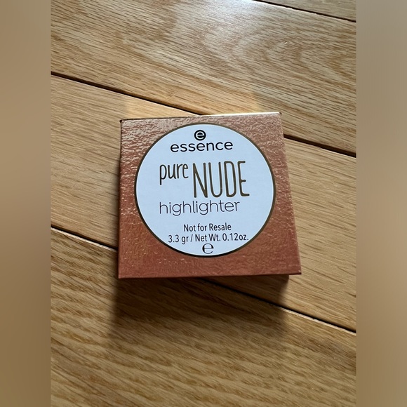 ESSENCE COSMETICS | Pure Nude Highlighter 010 - Picture 2 of 4